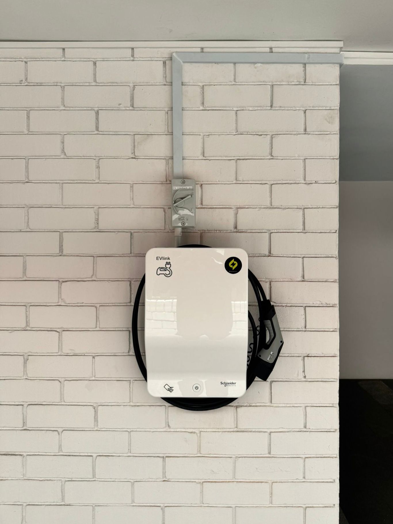 HaoSolar_EVChargingAtHome_WallCharger